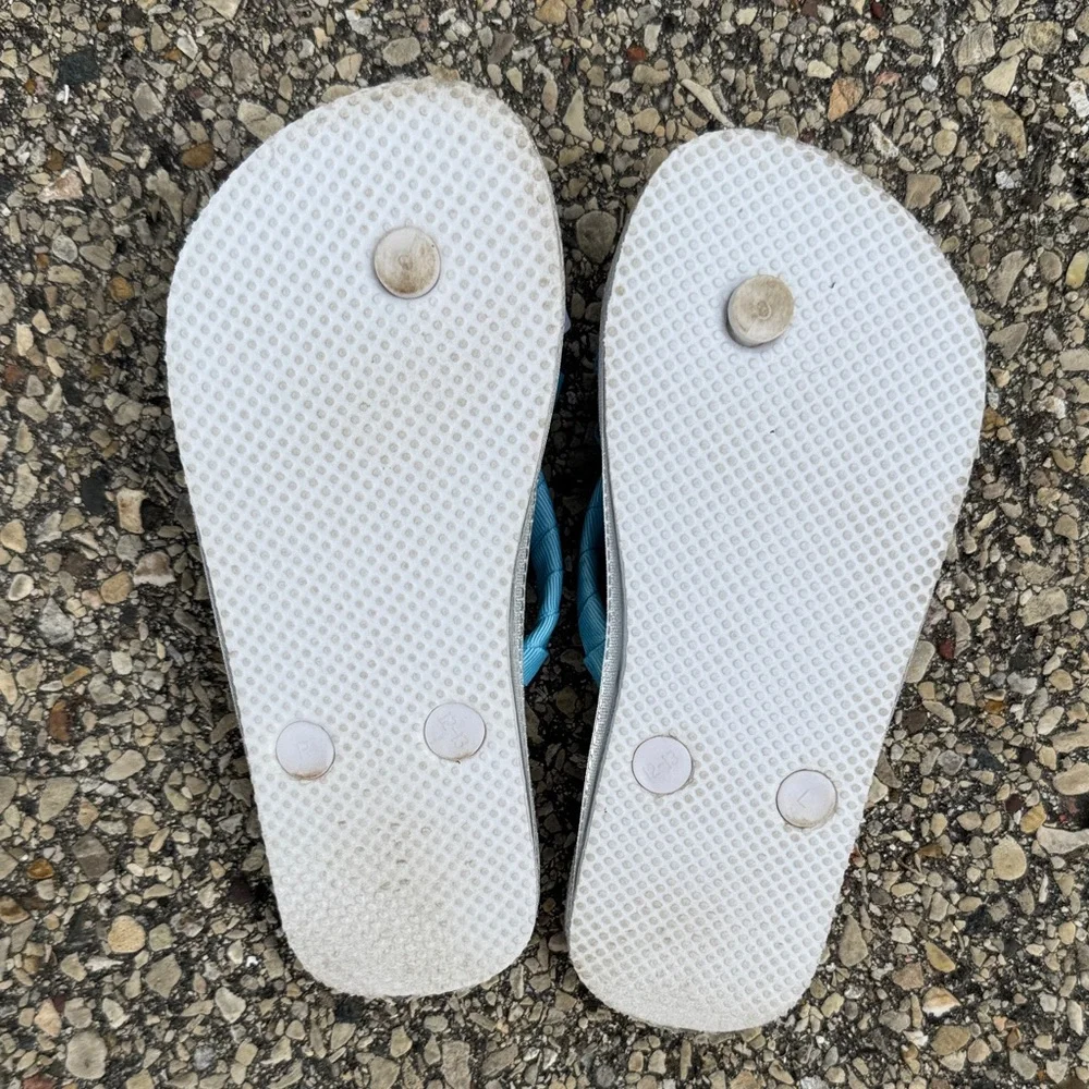 Handmade Girls size 12/13 White and Blue Elsa Frozen Flip Flops (Old Navy)